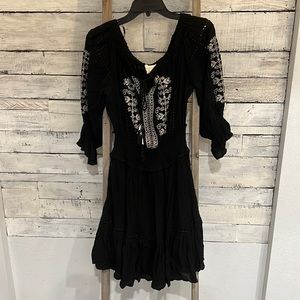 Pretty off the shoulder or on the shoulder dress: BNWT